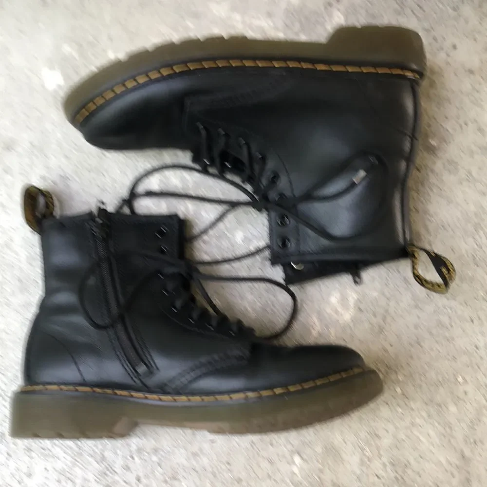 Dr  Martens  combat boots